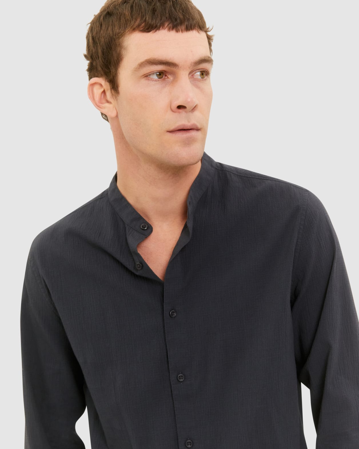 Seersucker Long Sleeve Collared Shirt in GRAPHITE
