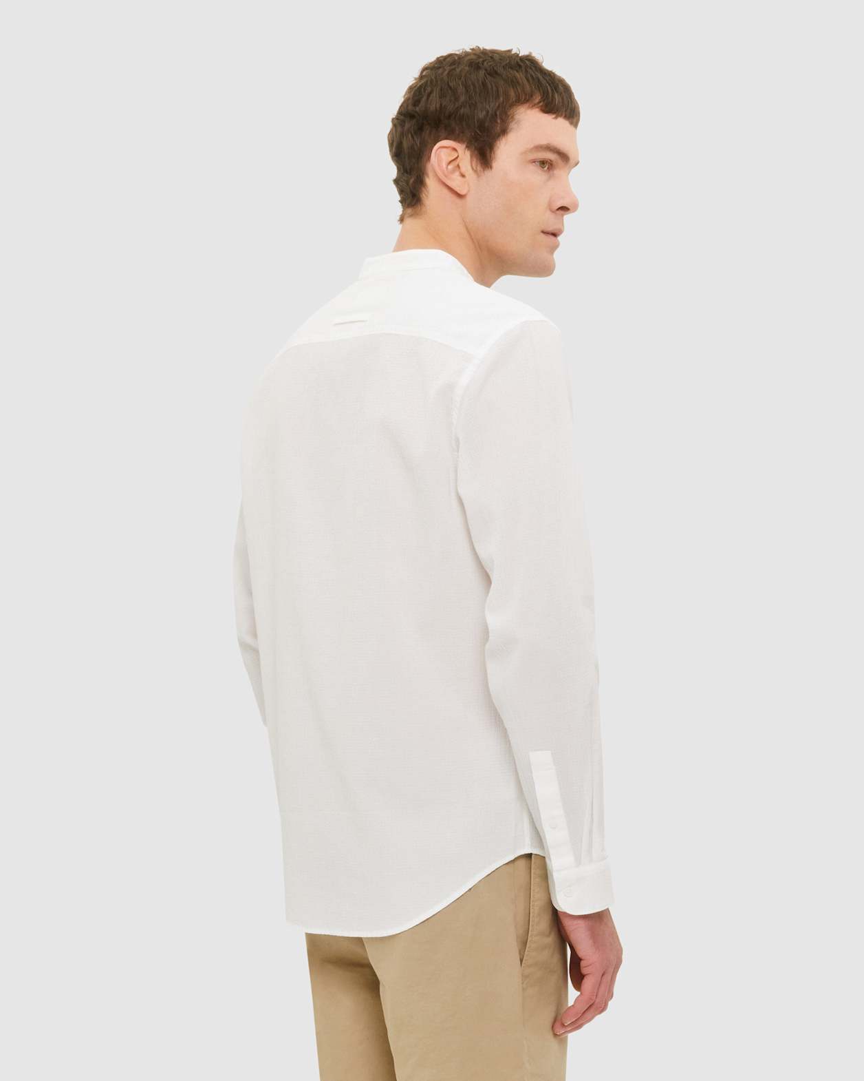 Seersucker Long Sleeve Collared Shirt in WHITE