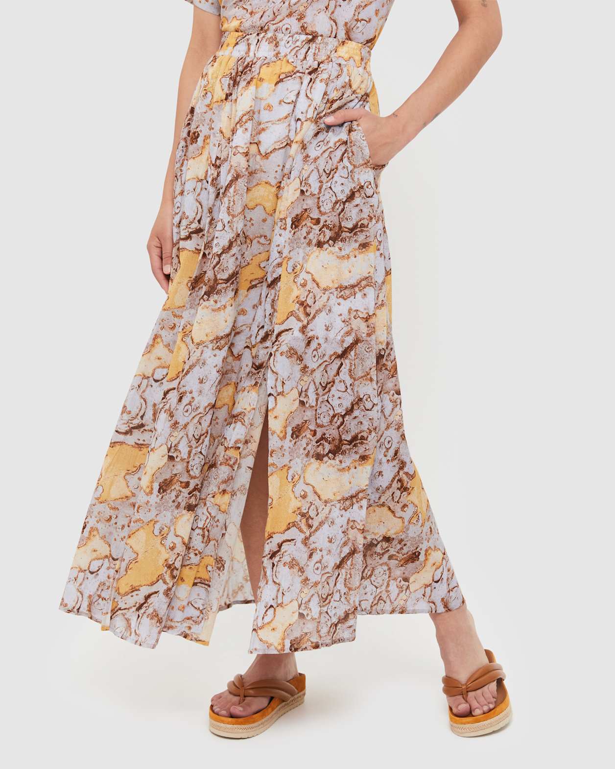 Blair Crinkle Print Skirt in OYSTER
