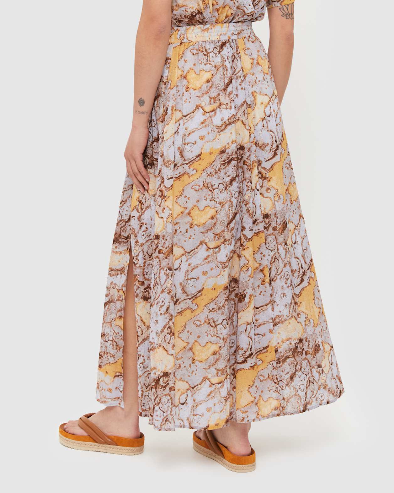 Blair Crinkle Print Skirt in OYSTER