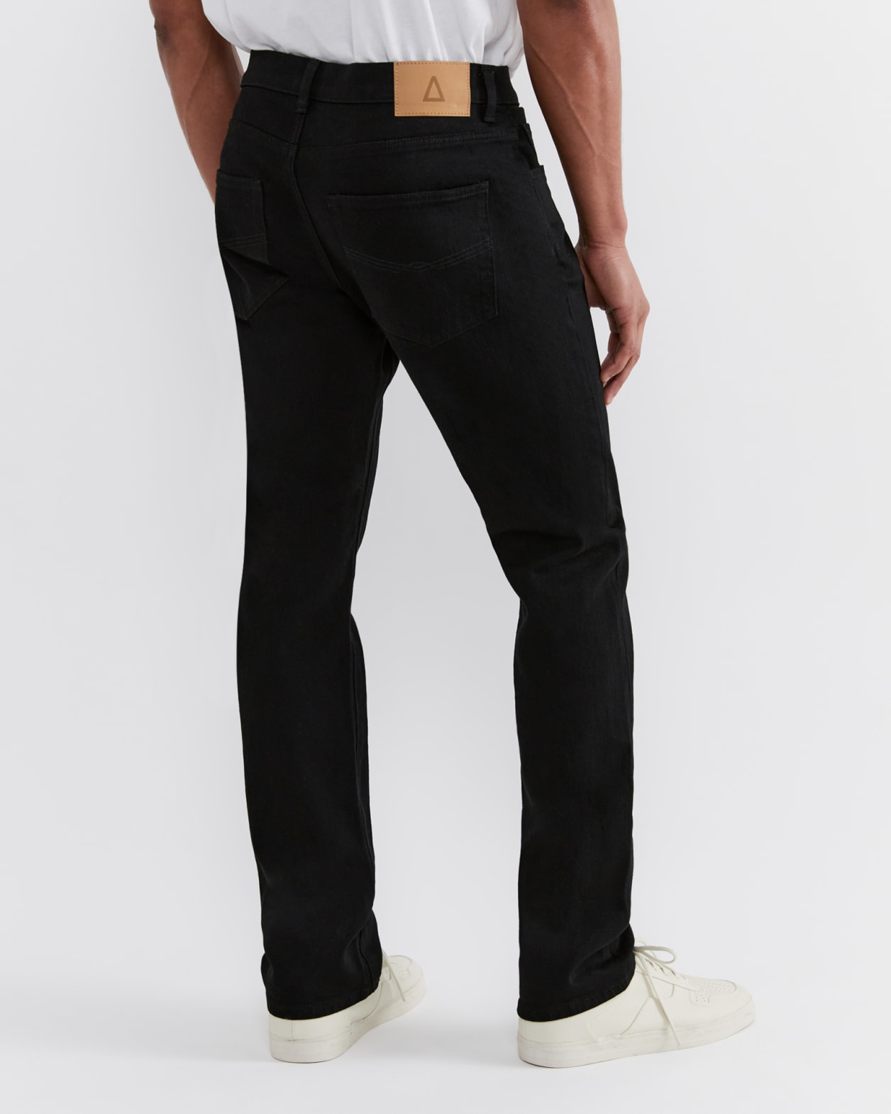 Flynn Straight Jeans in BLACK
