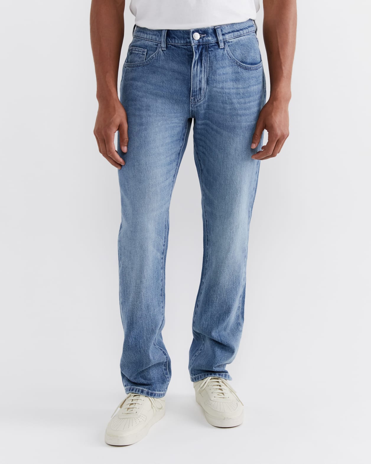 Flynn Straight Jeans in MID BLUE WASH