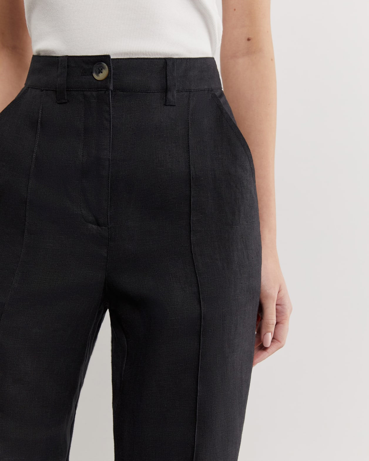 Kayla Linen Pintuck Pant in BLACK