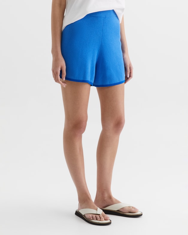 Jag utility outlet tie skirt