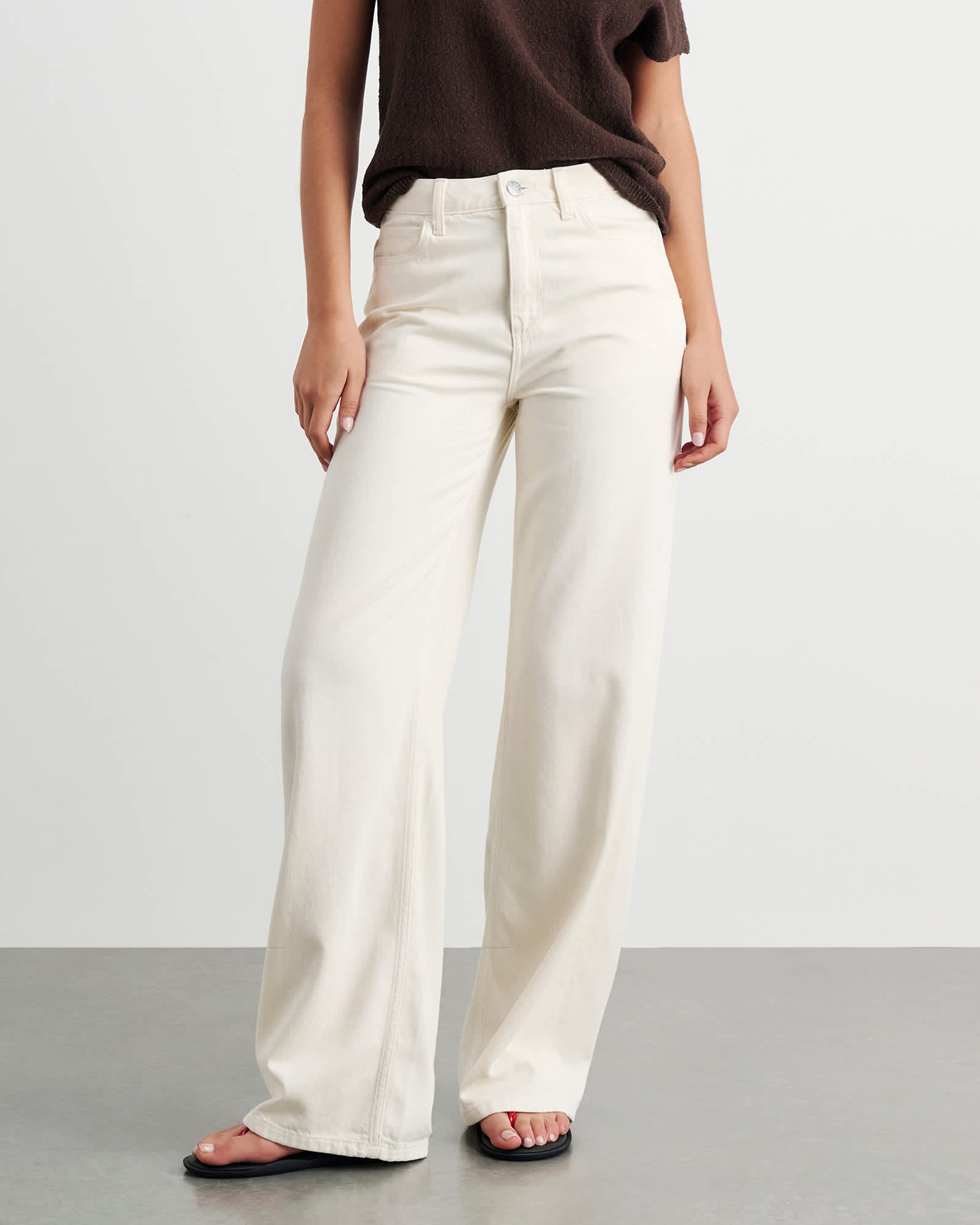 Loe Mid Rise Straight Jean