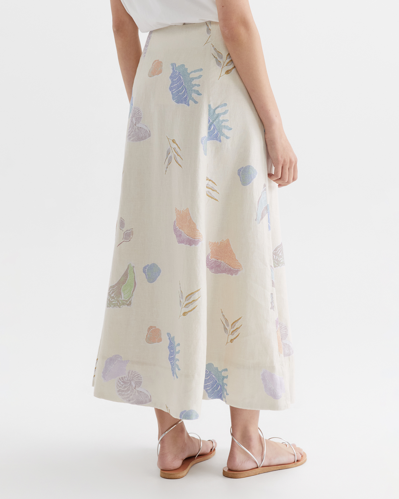 Jag utility outlet tie skirt